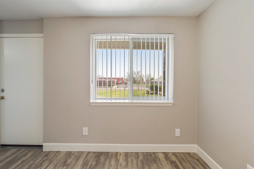 More Photos Of 146 Del Mar Cir, Aurora Apartments For Sale