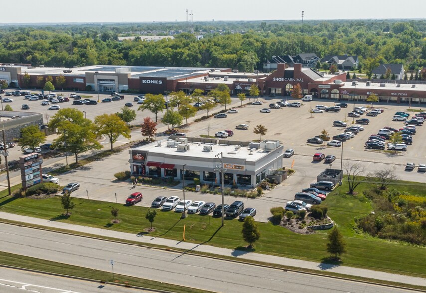 Primary Photo Of 1001 75th St At, Lemont Rd, Woodridge Freestanding For Sale