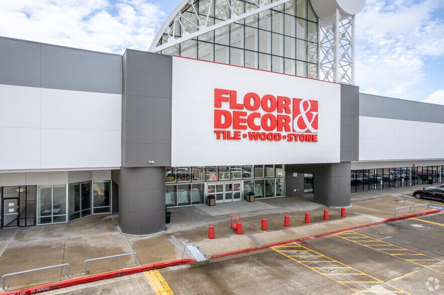 More Photos Of 20730-20814 Gulf Fwy, Webster Unknown For Lease