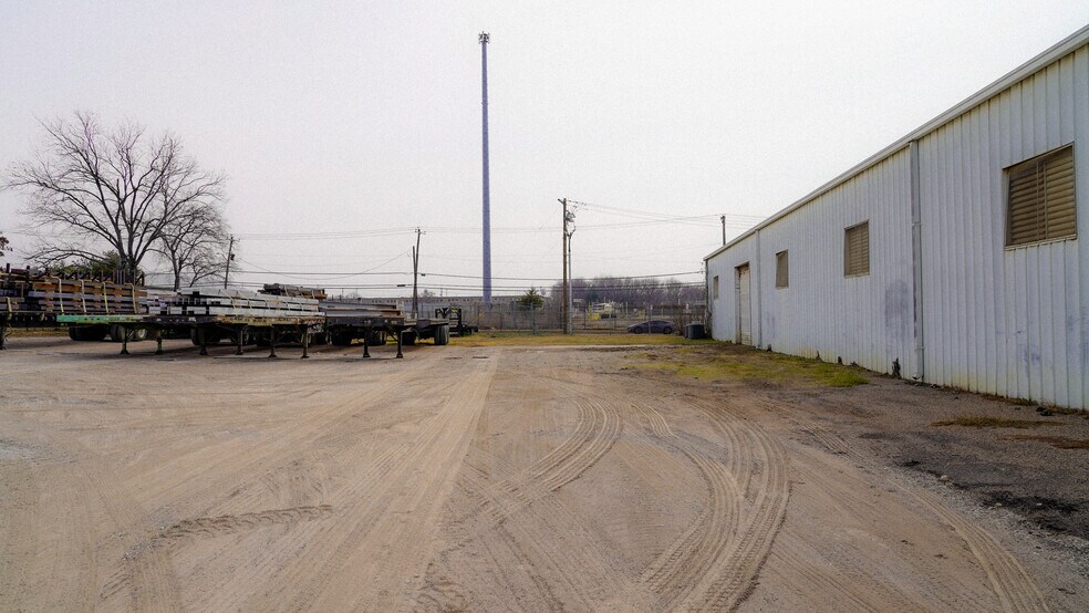 More Photos Of 3801 Cockrell Ave, Fort Worth Manufacturing For Lease