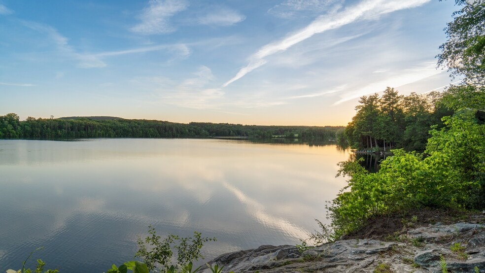 More Photos Of 615 Laurel St, Lee Hospitality For Sale