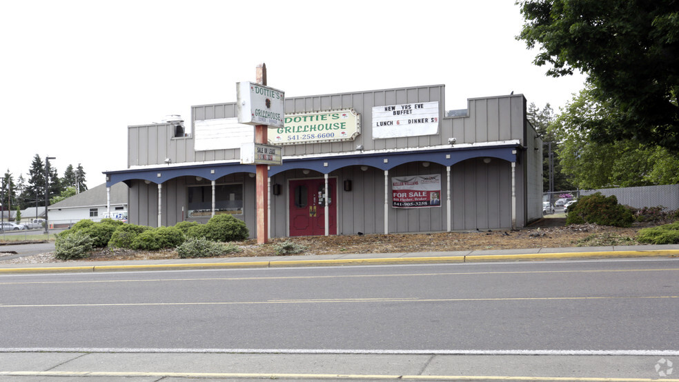 Primary Photo Of 2480 S Main Rd, Lebanon Restaurant For Sale