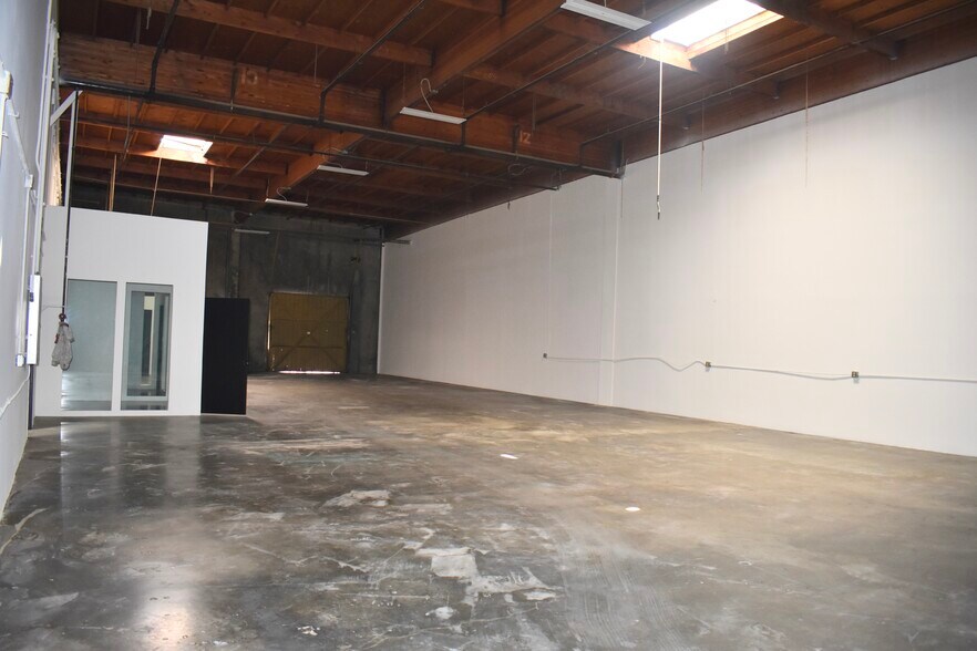 More Photos Of 1617 W Rosecrans Ave, Gardena Warehouse For Lease
