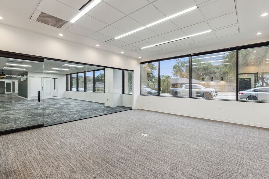 More Photos Of 5477 Glen Lakes Dr, Dallas Medical For Lease