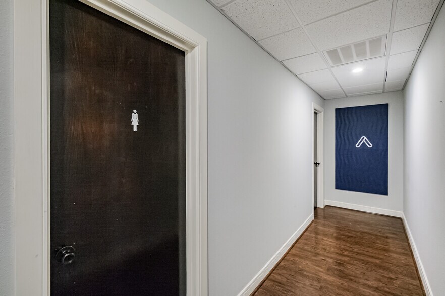 More Photos Of 8200 Westglen Dr, Houston Loft Creative Space For Lease