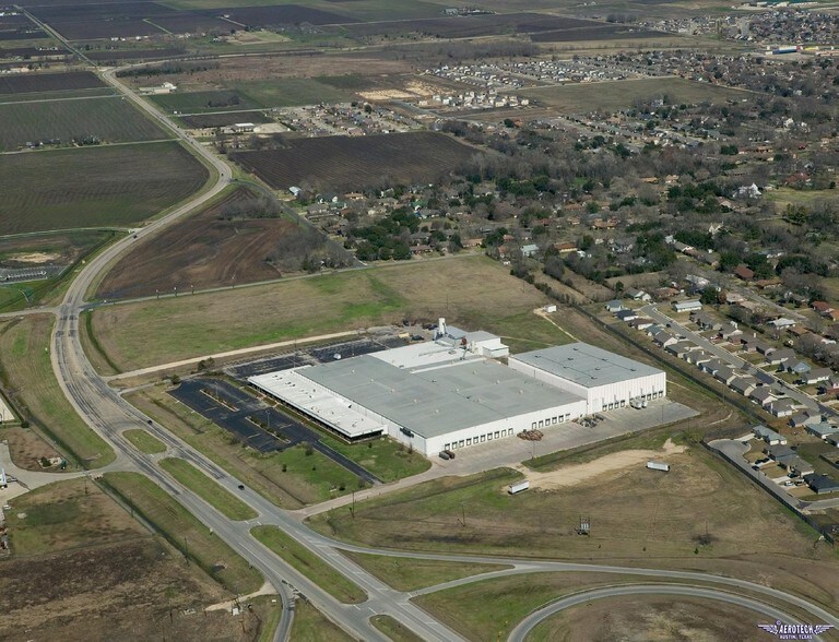 More Photos Of 1103 Carlos G Parker Blvd, Taylor Warehouse For Lease