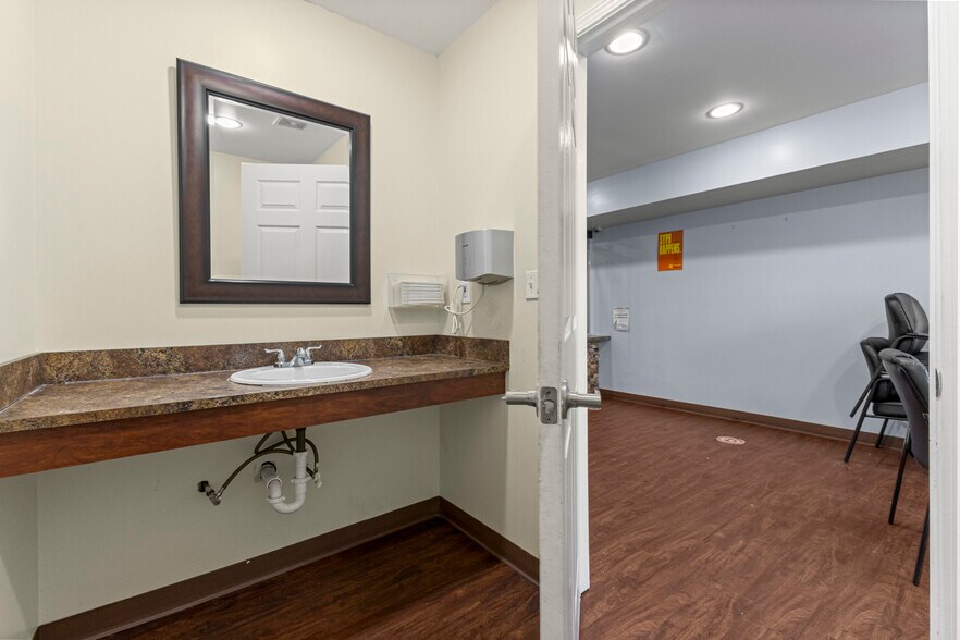 More Photos Of 13403 W 7 Mile Rd, Detroit Medical For Lease