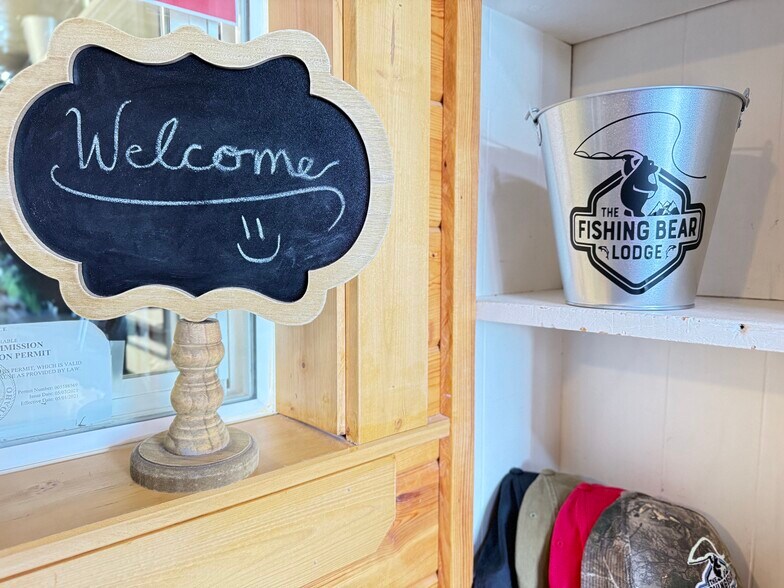 More Photos Of 1665 Whisper Ridge Rd, Ashton Hotel For Sale