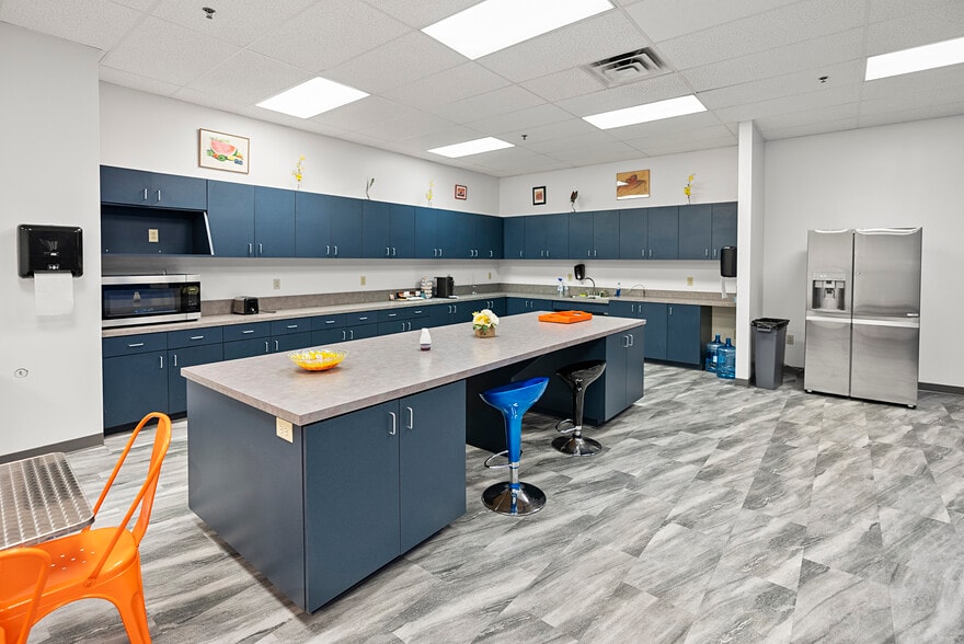 More Photos Of 3901 E Plano Pky, Plano Warehouse For Lease