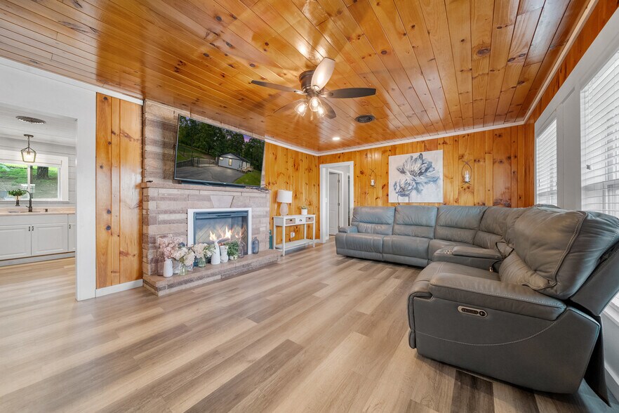 More Photos Of 1011 Old Knoxville Hwy, Sevierville Specialty For Sale