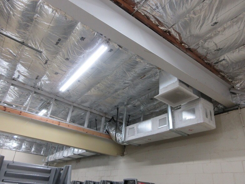 More Photos Of 15445 N Nebraska Ave, Lutz Warehouse For Lease