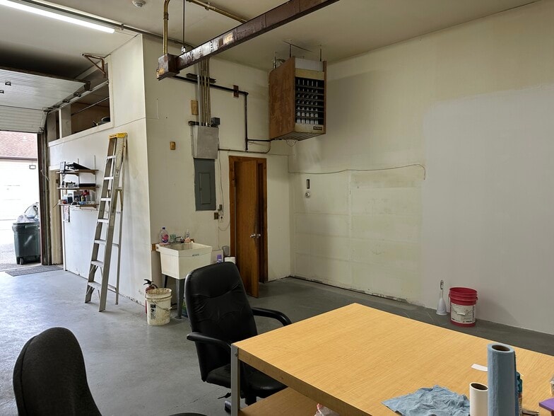 More Photos Of 151 Grassy Plain St, Bethel Warehouse For Lease