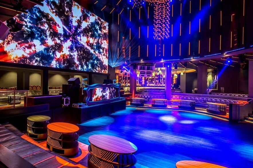 More Photos Of 1231 Flushing Ave, Brooklyn Warehouse For Lease