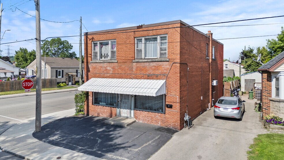 More Photos Of 125 Tolton Ave, Hamilton Department Store For Lease