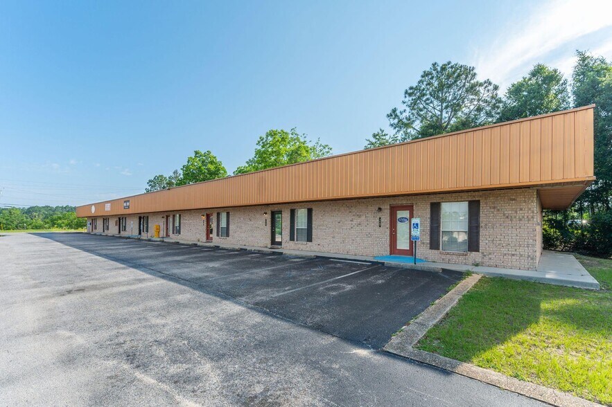 More Photos Of 128 John King Rd, Crestview Storefront For Sale