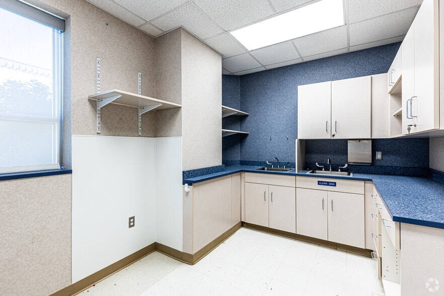More Photos Of 501 Oak St, Leavenworth Medical For Lease