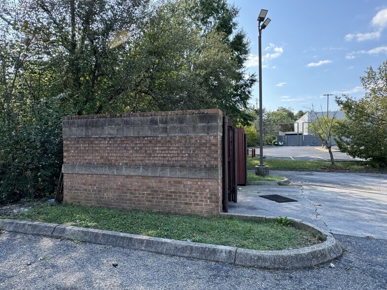 More Photos Of 2904 Knoxville Center Dr, Knoxville General Retail For Sale