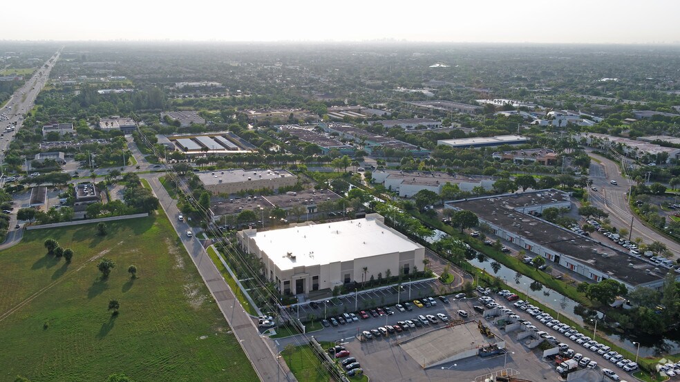 More Photos Of 10400 NW 55th St, Sunrise Manufacturing For Lease