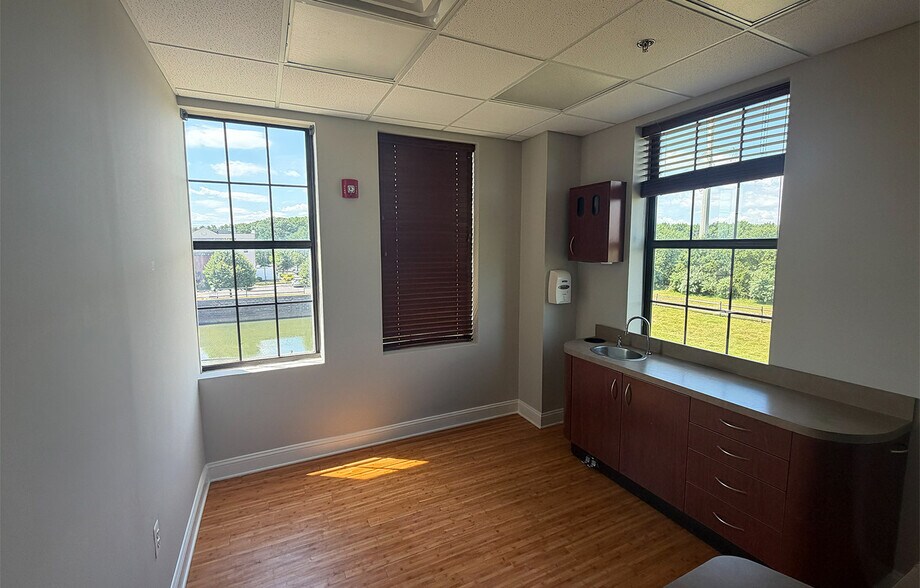 More Photos Of 2 Research Way, Monroe Township Medical For Lease