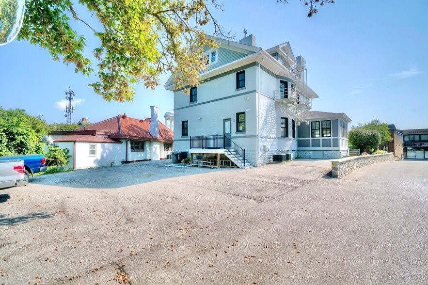 More Photos Of 33 N Fort Thomas Ave, Fort Thomas Office For Sale