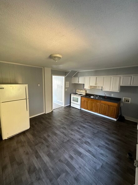 More Photos Of 1424 E Commerce Ave, High Point Multifamily For Sale
