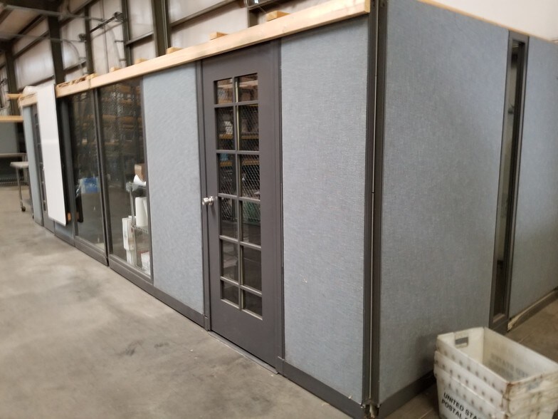 More Photos Of 1543 Columbia Ave, Franklin Warehouse For Lease