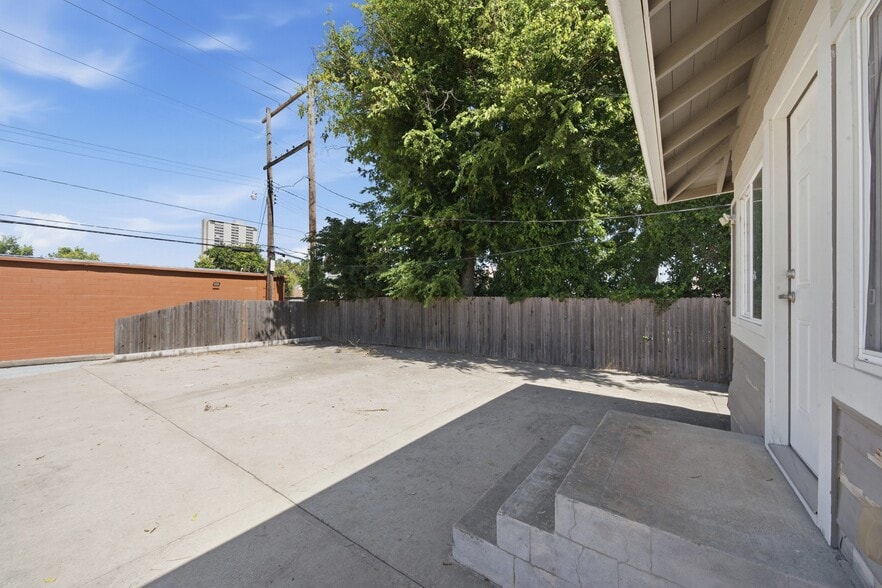 More Photos Of 1628 S Cincinnati Ave, Tulsa Office For Sale