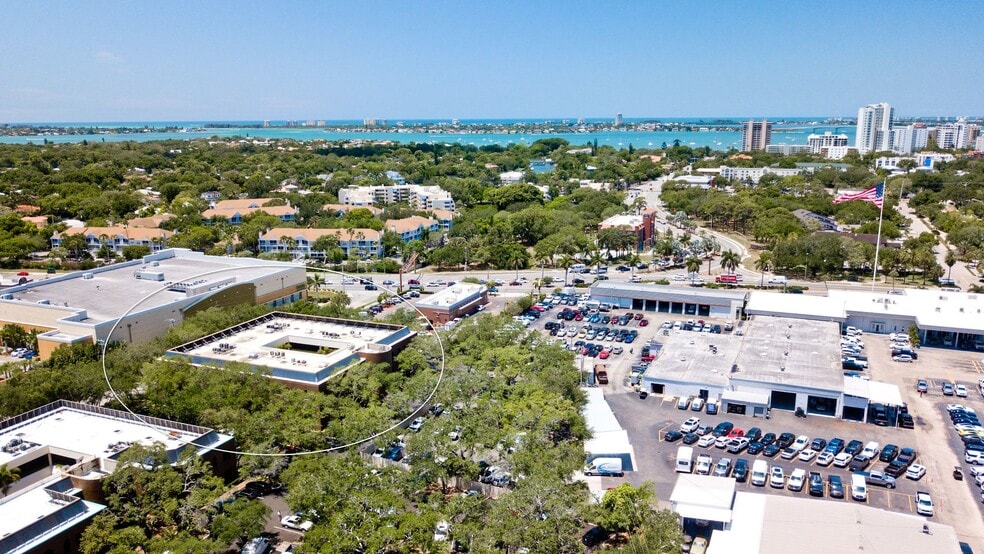 More Photos Of 2033 Wood St, Sarasota Medical For Lease