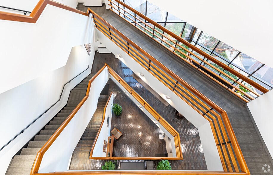 More Photos Of 125 Eugene O'Neill Dr, New London Office For Lease