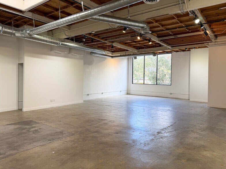 More Photos Of 8714 Santa Monica Blvd, West Hollywood Storefront Retail Office For Lease