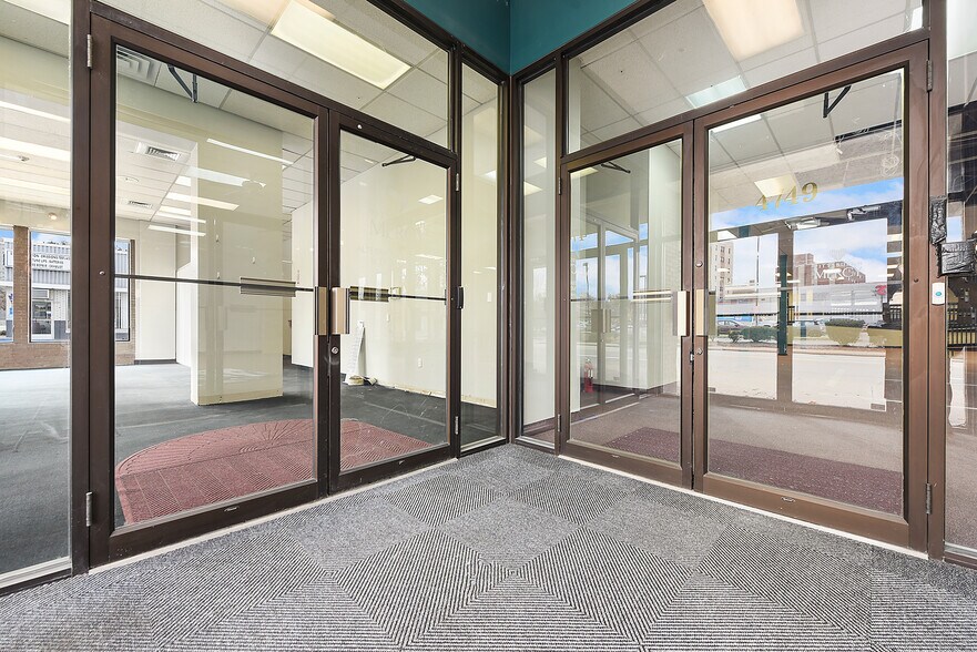 More Photos Of 4749 Baum Blvd, Pittsburgh Flex For Sale