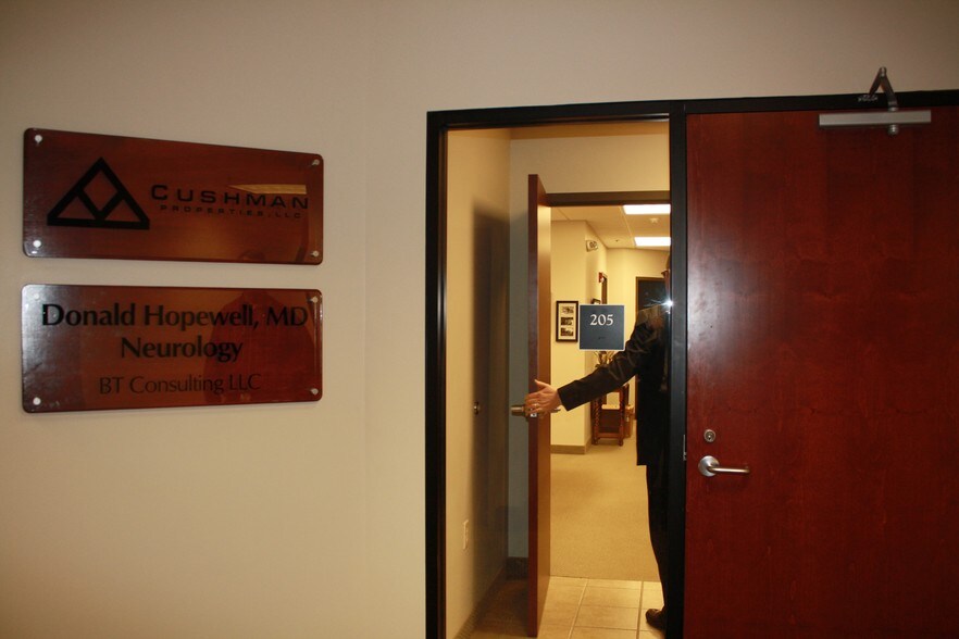 More Photos Of 500 W Main St, Branson Office For Lease