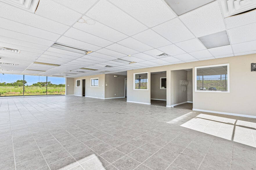 More Photos Of 5878 W US Highway 80, Terrell Showroom For Sale