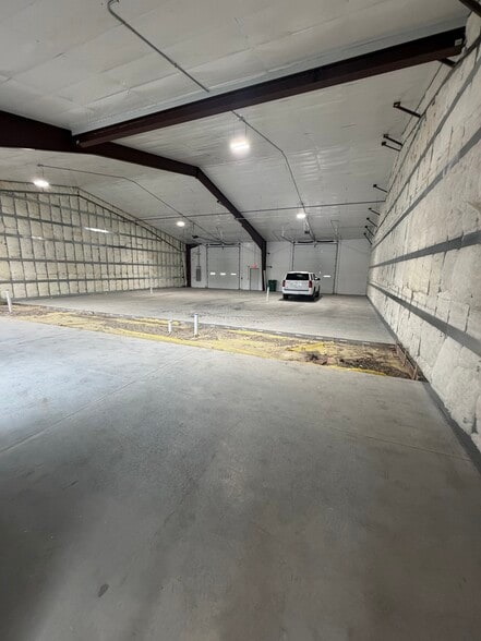 More Photos Of 2244 NE 54th Ave, Des Moines Industrial For Lease