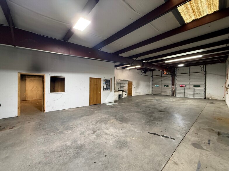 More Photos Of 7349 Peppermill Pky, North Charleston Flex For Lease