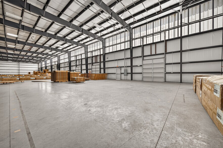 More Photos Of 15135 Bellaire Blvd, Houston Warehouse For Lease