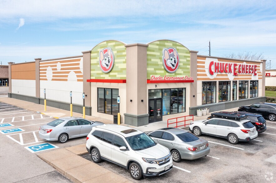 More Photos Of 6501-6887 Highway 6 N, Houston Unknown For Lease