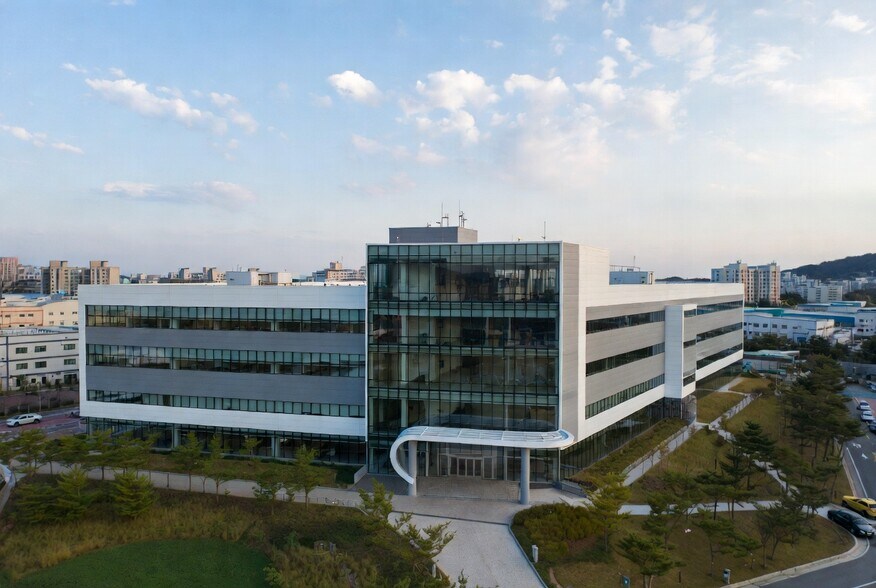 More Photos Of 3250 Wilshire Blvd, Los Angeles Office For Lease