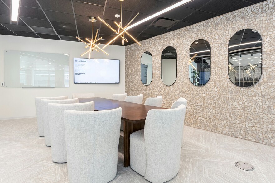 More Photos Of 2325 E Camelback Rd, Phoenix Coworking Space