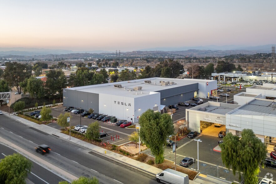 More Photos Of 24050 Creekside Rd, Valencia General Retail For Sale