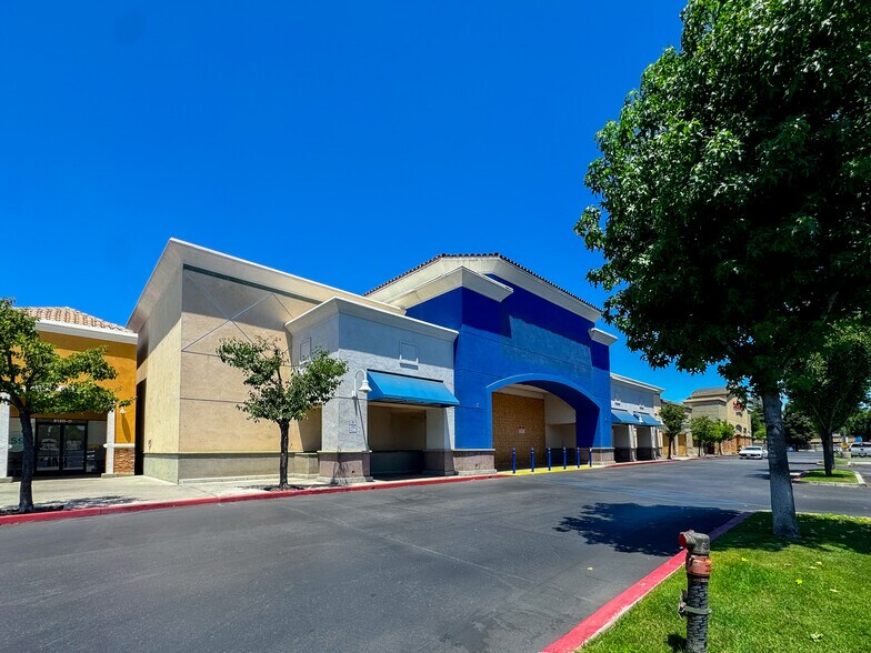 Primary Photo Of 5000 Stockdale Hwy, Bakersfield Department Store For Lease
