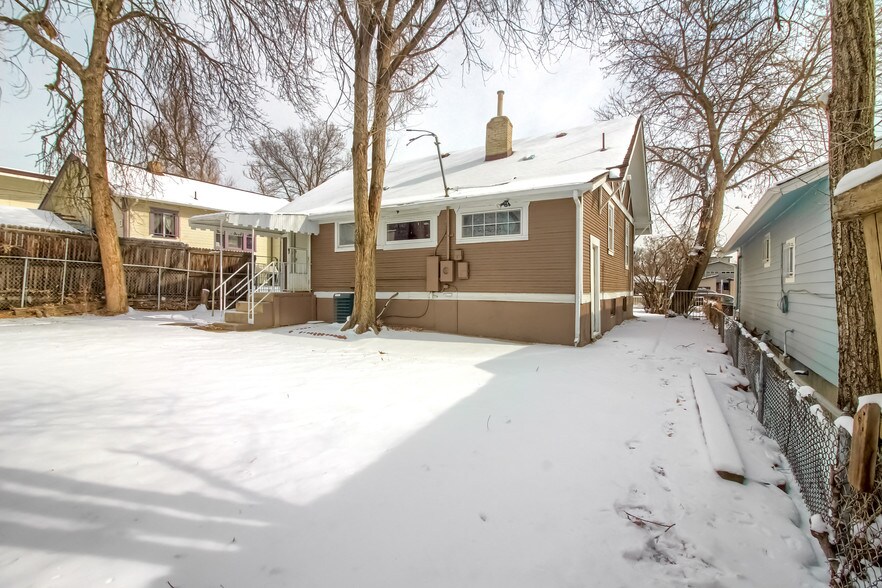 More Photos Of 2555 Sheridan Blvd, Edgewater Storefront Retail Office For Sale