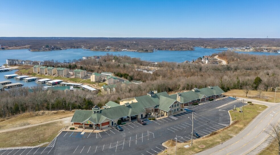 More Photos Of 4466 Horseshoe Bend Pky, Village Of Four Seasons General Retail For Sale