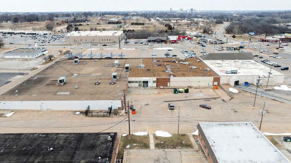 More Photos Of 105-115 SW 29th St, Topeka General Retail For Sale