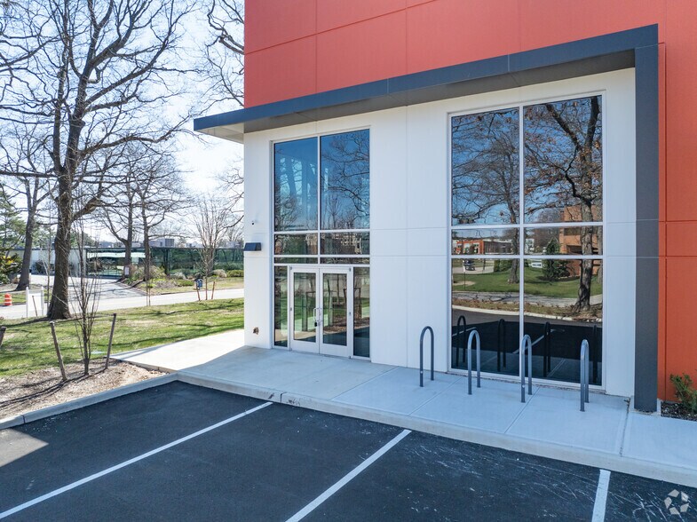 More Photos Of 1 Media Crossways, Woodbury Warehouse For Lease