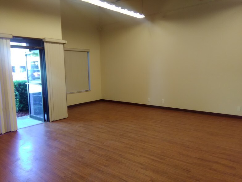 More Photos Of 9225 Ulmerton Rd, Largo Light Manufacturing For Sale