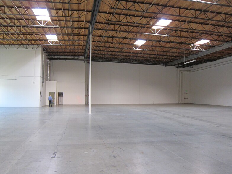 More Photos Of 3501 Jack Northrop Ave, Hawthorne Warehouse For Lease