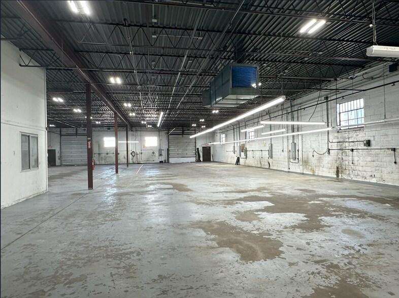 More Photos Of 195 S Fehr Way, Bay Shore Warehouse For Sale