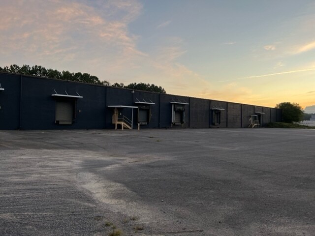 More Photos Of 3540 Corporate Dr, Dalton Warehouse For Lease