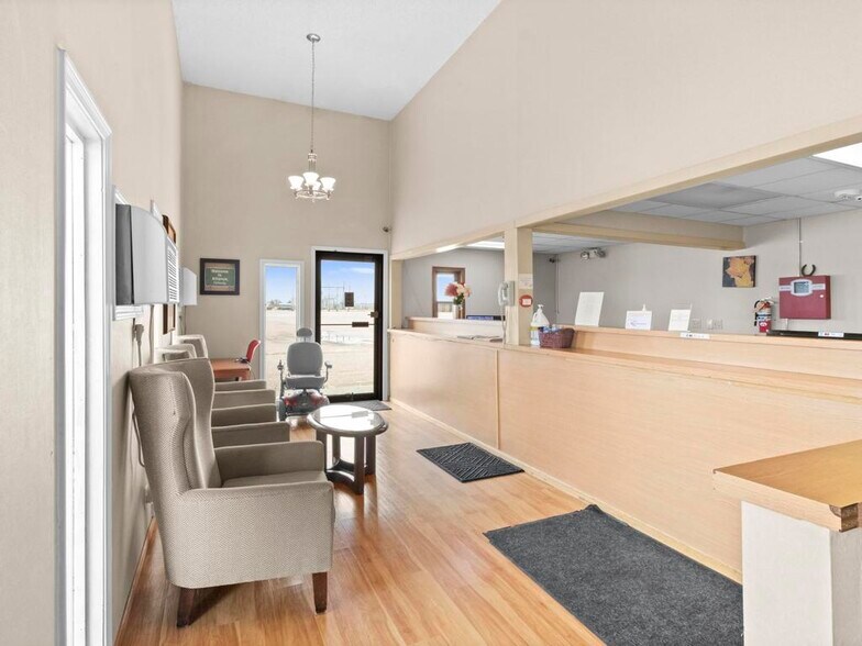 More Photos Of 1419 W 3rd St, Alliance Hotel For Sale